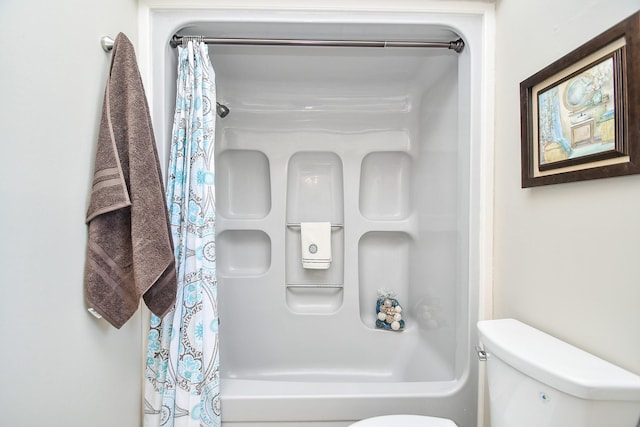 full bathroom featuring toilet and shower / bath combo with shower curtain