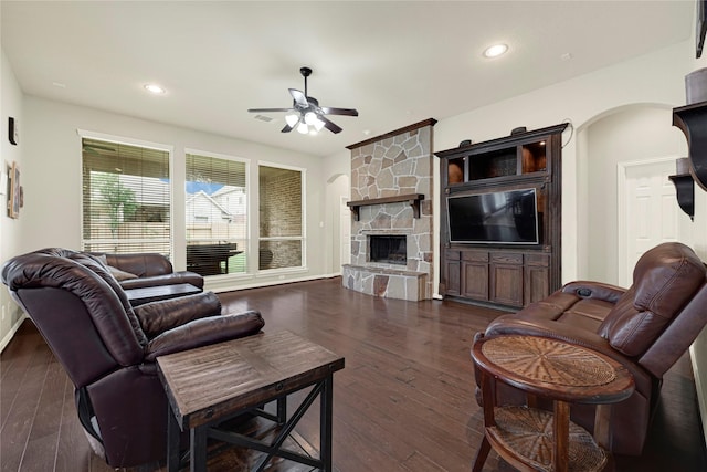 living room with dark wood-style flooring, ceiling fan, recessed lighting, and arched walkways