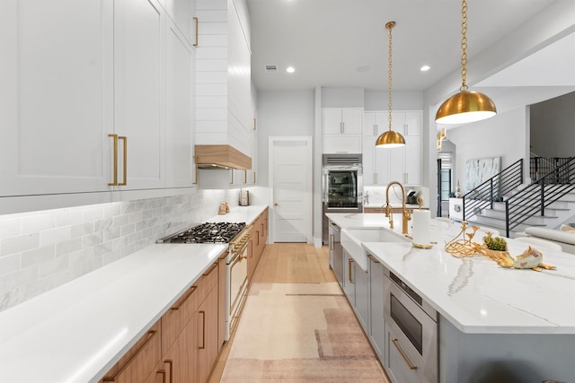 513 Pineal Dr, Montgomery, TX 77316 - kitchen with stainless steel appliances, a sink, backsplash, a spacious island, and hanging light fixtures