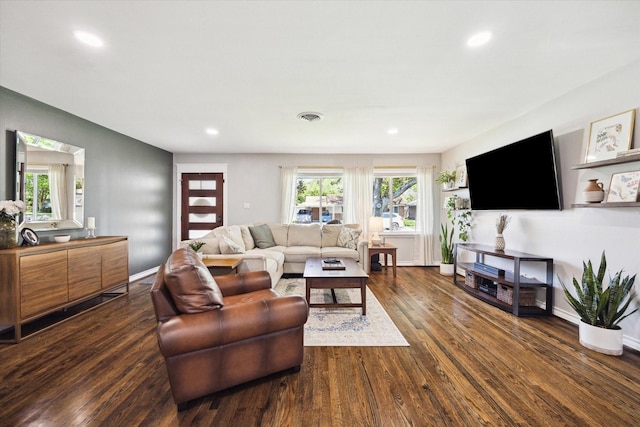 living room featuring dark wood-style floors, baseboards, visible vents, and recessed lighting