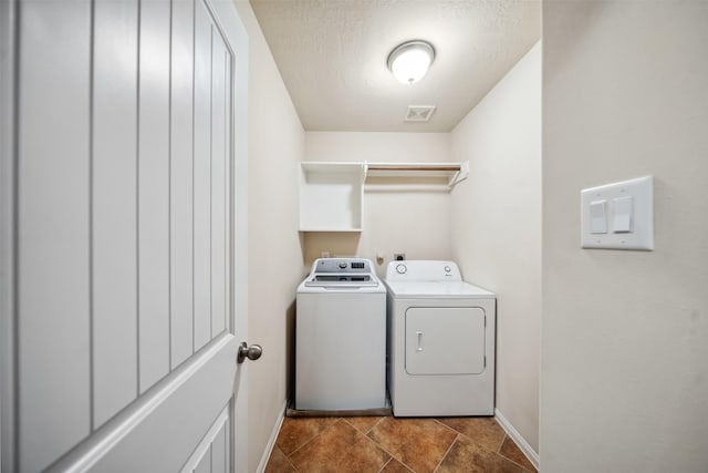 washroom featuring laundry area, baseboards, washing machine and dryer, and visible vents