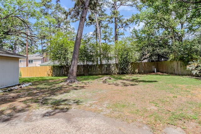 10610 Dunbrook Dr, Houston, TX 77070 - view of yard featuring a fenced backyard