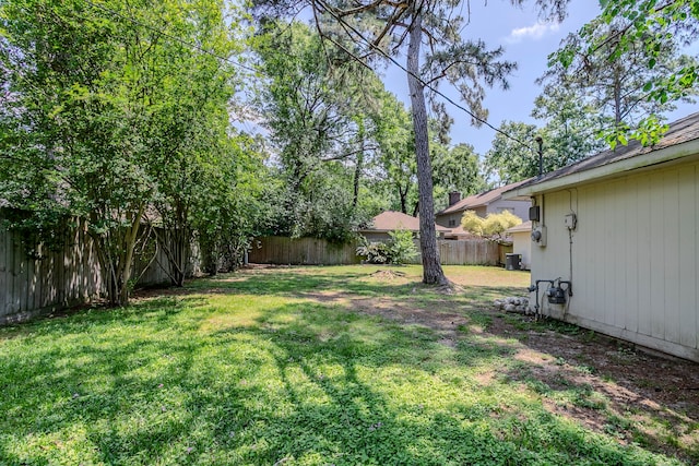 10610 Dunbrook Dr, Houston, TX 77070 - view of yard featuring a fenced backyard