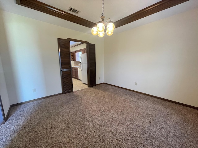 empty room with baseboards, visible vents, a chandelier, and light colored carpet