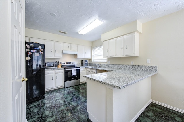 kitchen featuring a sink, stainless steel appliances, white cabinets, a peninsula, and under cabinet range hood
