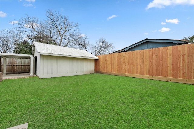 view of yard featuring an outdoor structure and a fenced backyard