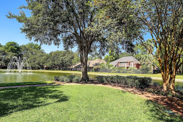 view of yard featuring a water view