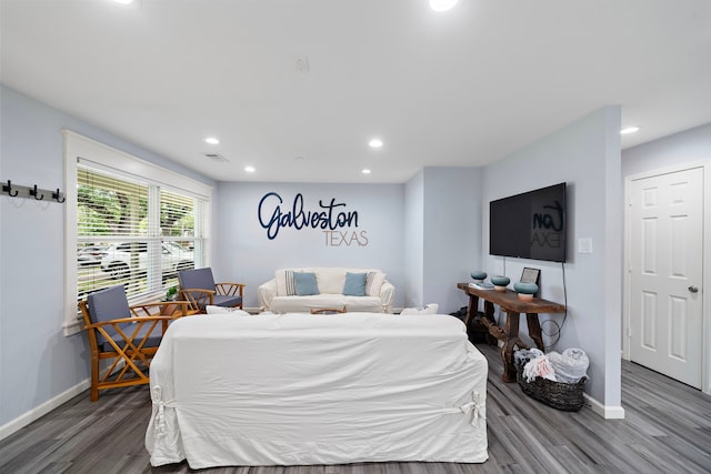 1211 35th St, Galveston, TX 77550 - bedroom featuring recessed lighting, wood finished floors, visible vents, and baseboards