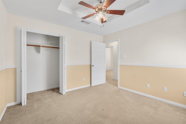 unfurnished bedroom with carpet flooring, baseboards, visible vents, a ceiling fan, and a closet
