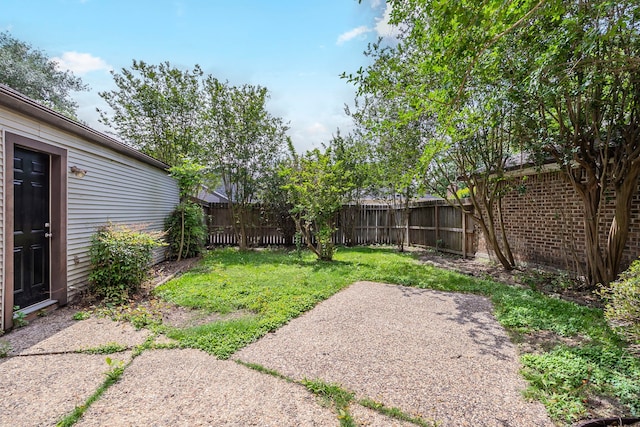 5893 Southern Hills Dr, Houston, TX 77069 - view of yard with a fenced backyard and a patio area