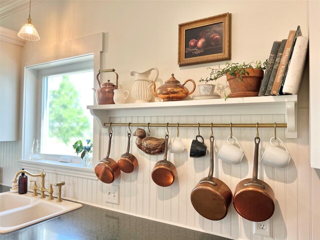 mudroom featuring a sink