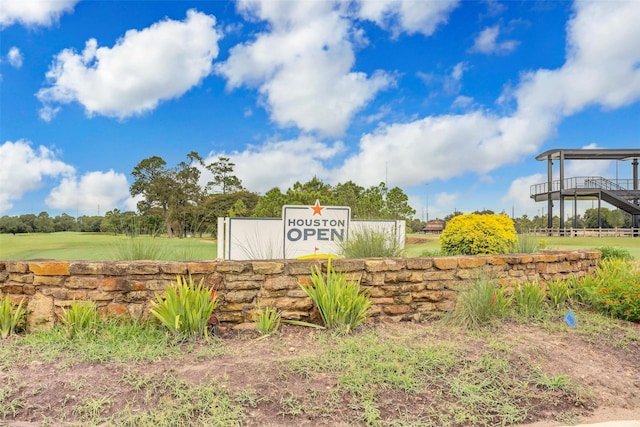view of community / neighborhood sign