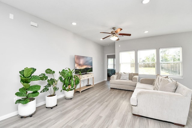 living room with baseboards, recessed lighting, light wood finished floors, and ceiling fan