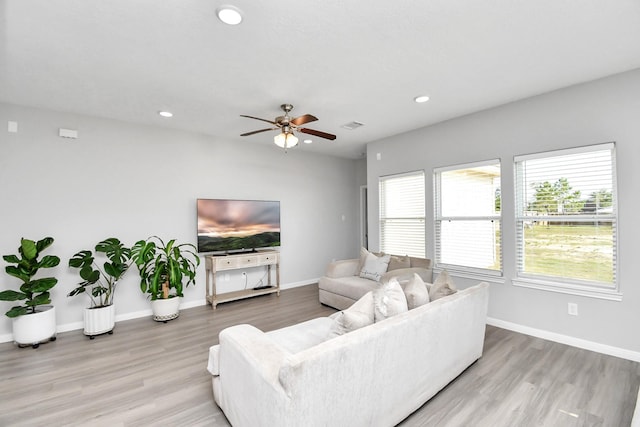 living room featuring recessed lighting, light wood-style flooring, ceiling fan, and baseboards