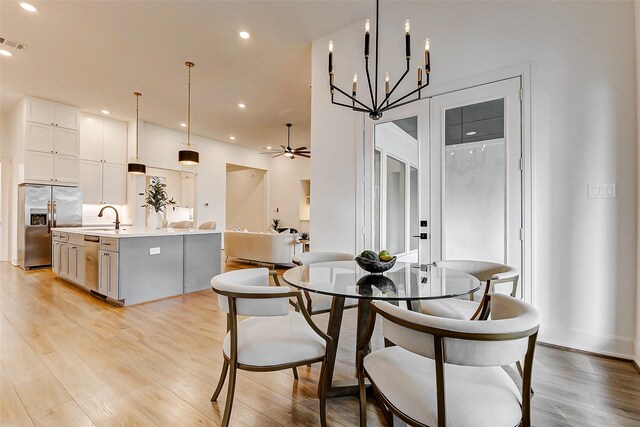 dining area with light wood-style flooring, visible vents, recessed lighting, and ceiling fan