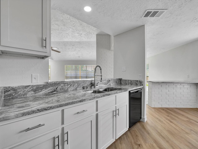 403 Elder Vista Dr, Houston, TX 77598 - kitchen with visible vents, a sink, and a textured ceiling