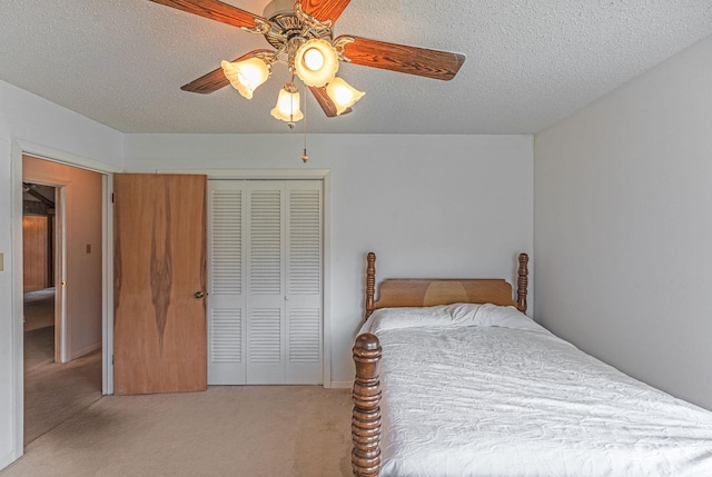 1345 10th St, Hempstead, TX 77445 - bedroom with a textured ceiling, a closet, a ceiling fan, and light carpet