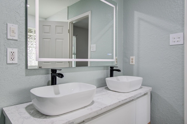 5823 Plantation Crest Dr, Katy, TX 77449 - bathroom featuring a textured wall and a sink