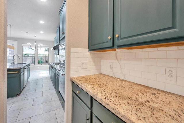 kitchen featuring recessed lighting, under cabinet range hood, an inviting chandelier, backsplash, and a sink