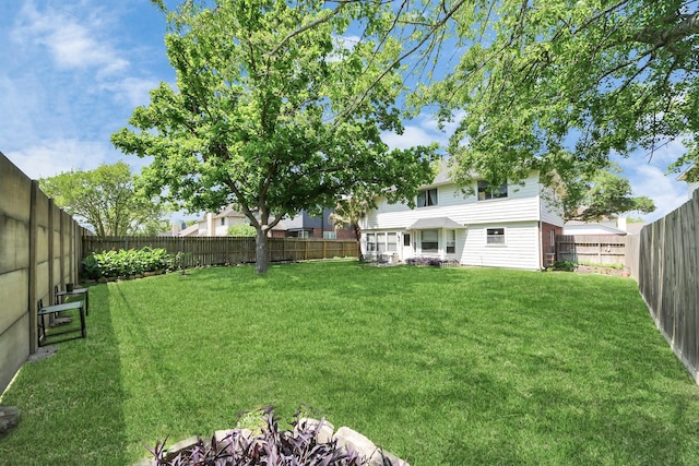 view of yard featuring a fenced backyard