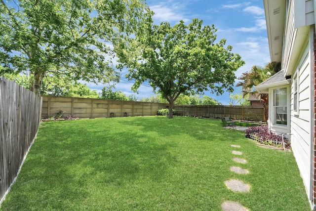 view of yard featuring a fenced backyard