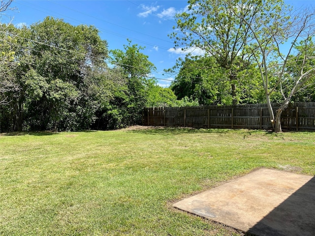 view of yard featuring a patio area and fence