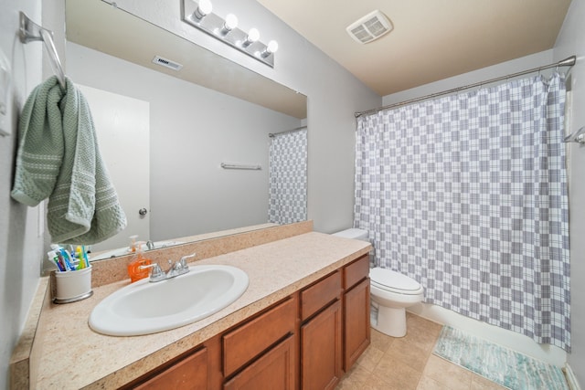 full bath with visible vents, toilet, vanity, and a shower with curtain