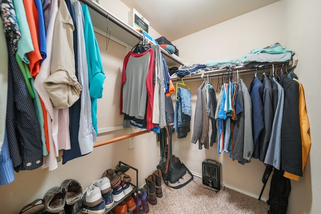 walk in closet featuring carpet floors