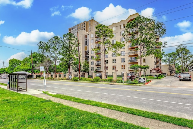 661 Bering Dr Unit 301, Houston, TX 77057 - view of apartment building / complex
