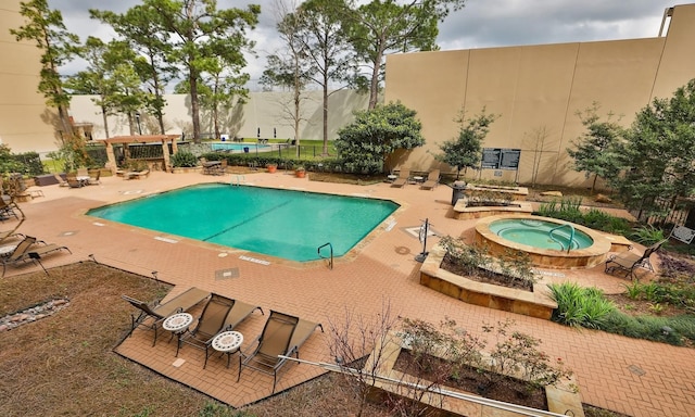 661 Bering Dr Unit 301, Houston, TX 77057 - community pool with a patio and a community hot tub