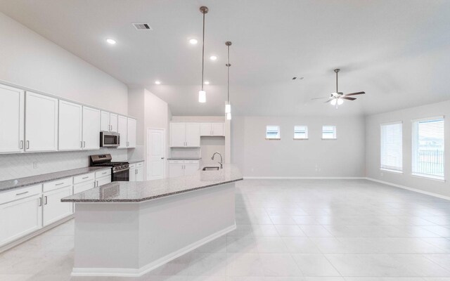 331 Riesling Dr, Alvin, TX 77511 - kitchen with appliances with stainless steel finishes, a large island, white cabinetry, a sink, and baseboards