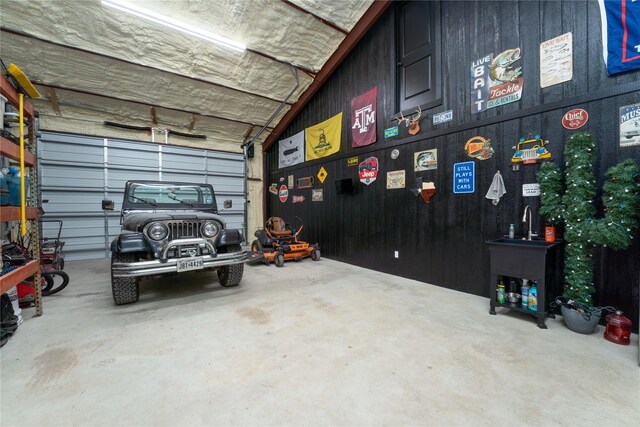 108 High Meadow Ct, Schulenburg, TX 78956 - view of garage