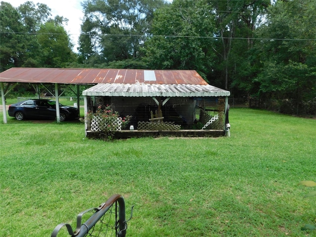 view of yard with a detached carport