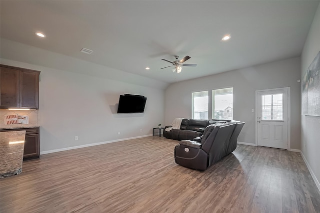 living room with light wood finished floors, baseboards, recessed lighting, visible vents, and a ceiling fan