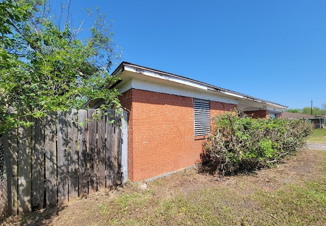 6710 Fairwood Rd, Hitchcock, TX 77563 - view of side of home with brick siding and fence