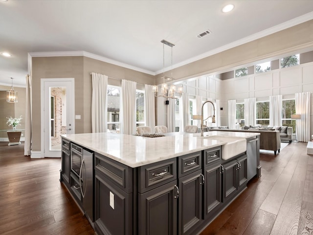 10539 Crestwater Cir, Magnolia, TX 77354 - kitchen with a sink, stainless steel dishwasher, a kitchen island with sink, dark wood finished floors, and recessed lighting
