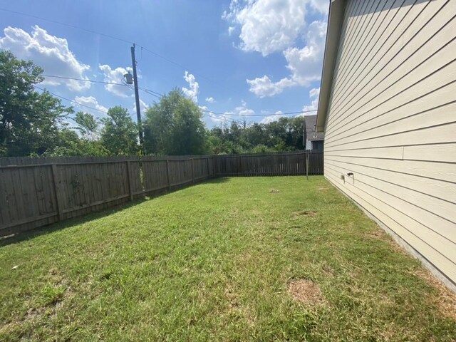 8046 Parker Rd, Houston, TX 77078 - view of yard featuring a fenced backyard