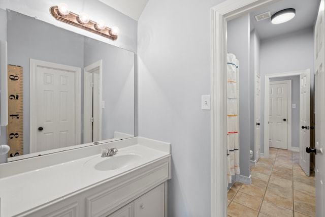 bathroom with visible vents, vanity, curtained shower, and baseboards