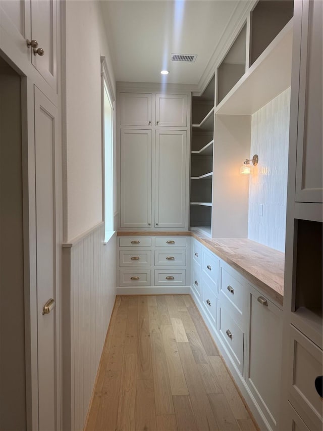 15420 Highlander Ct, Montgomery, TX 77356 - mudroom featuring light wood-type flooring