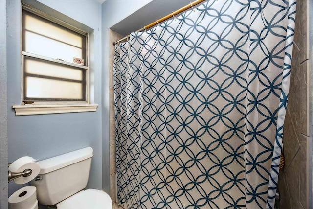 full bathroom with toilet and a shower with curtain