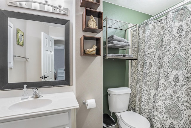 full bathroom with curtained shower, vanity, and toilet