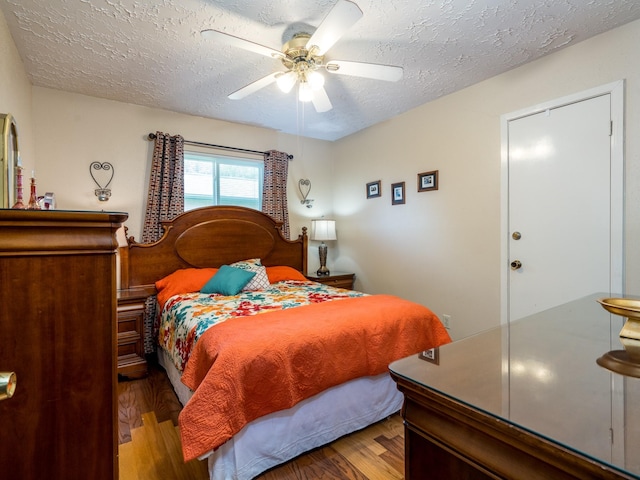 1814 Cliffdale Dr, Missouri City, TX 77489 - bedroom with a ceiling fan, wood finished floors, and a textured ceiling