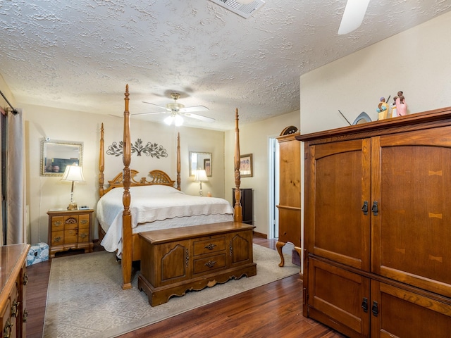 1814 Cliffdale Dr, Missouri City, TX 77489 - bedroom with ceiling fan, wood finished floors, visible vents, and a textured ceiling