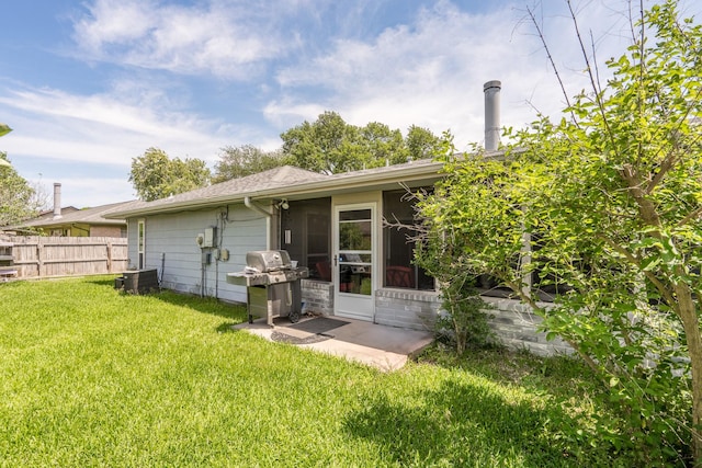 1814 Cliffdale Dr, Missouri City, TX 77489 - rear view of house featuring a lawn and fence