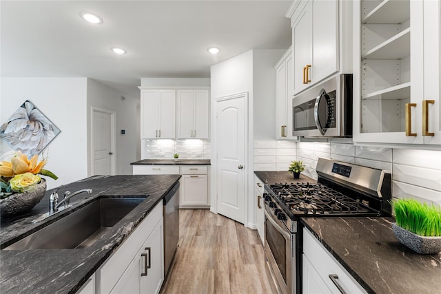 546 Long Beach Bay Dr, Katy, TX 77493 - kitchen featuring stainless steel appliances, light wood-style flooring, a sink, and white cabinetry