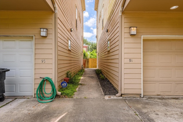 91 Sidney St, Houston, TX 77003 - view of home's exterior with fence