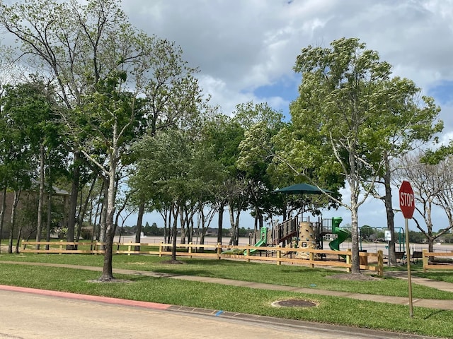 13115 Parkbrook Way Ln, Sugar Land, TX 77498 - view of home's community featuring a yard