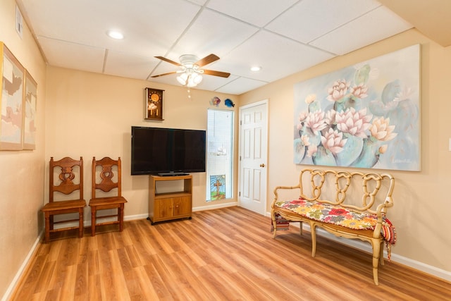living area with light wood-type flooring, ceiling fan, baseboards, visible vents, and recessed lighting