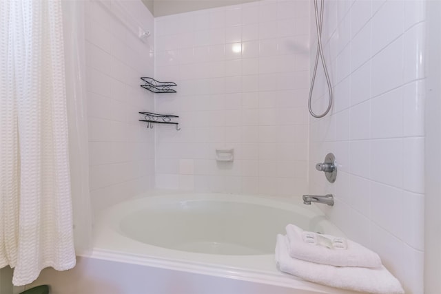 bathroom with shower / bath combo
