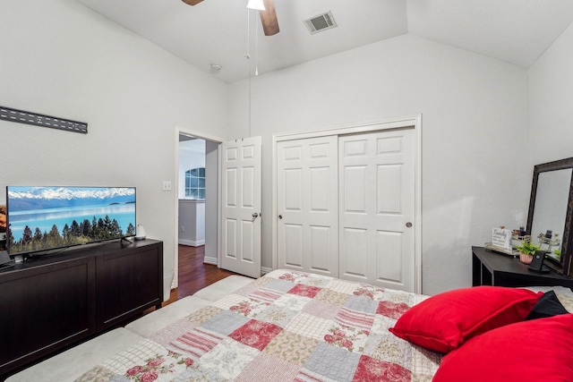bedroom featuring vaulted ceiling, wood finished floors, a closet, and ceiling fan